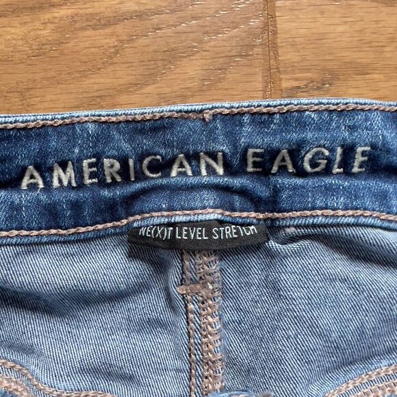 American Eagle Shorts Size 6 High V-Rise Shortie Distressed Cut-Off Lace Pockets - Picture 4 of 10